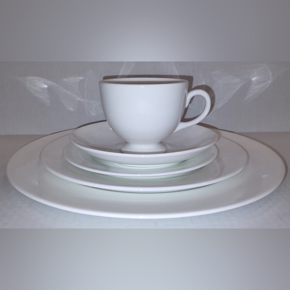 Wedgwood White 5-Piece Place Setting, Fine Bone China NEW